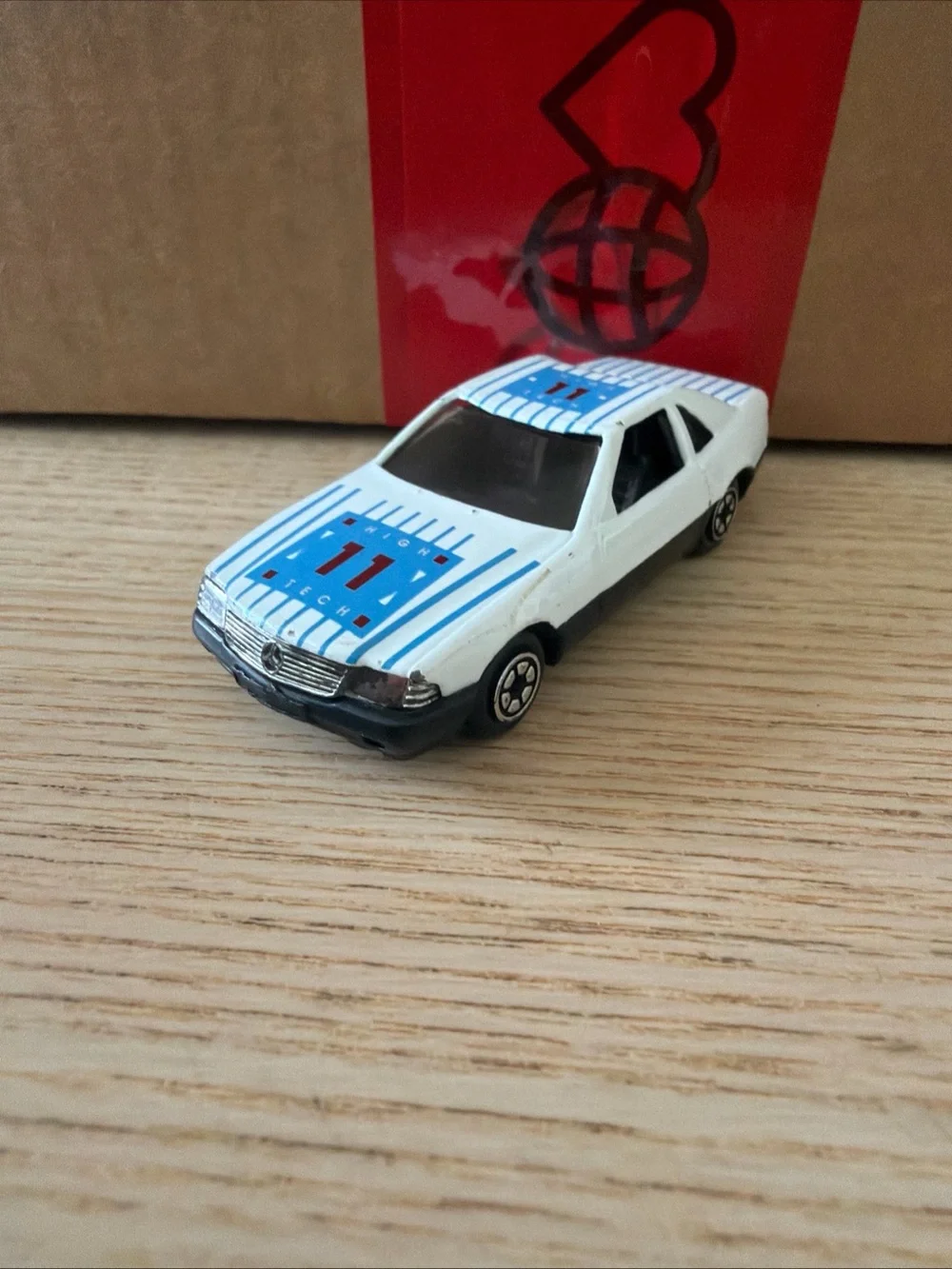Yat Ming #812 Mercedes-Benz 500 SL White 1:64 Scale Diecast Car R129 High Tech